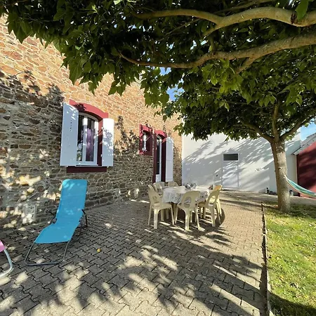 Maison Familiale Vue Sur La A *